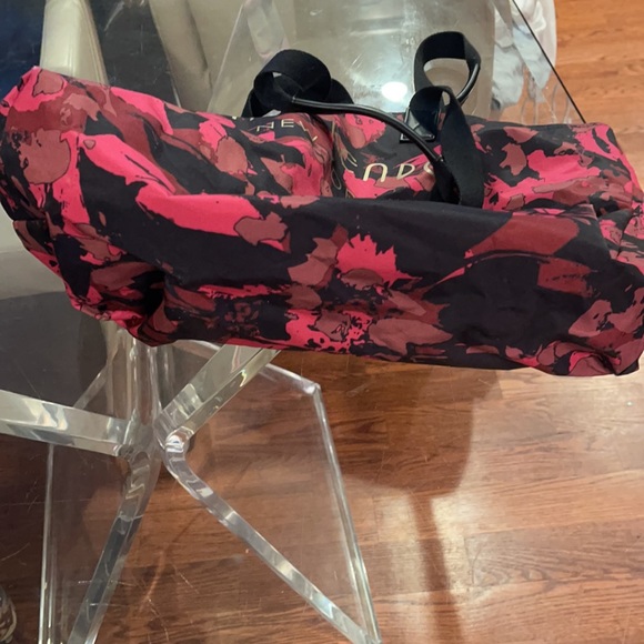 Henri Bendel red black logo tote bag - Picture 5 of 7